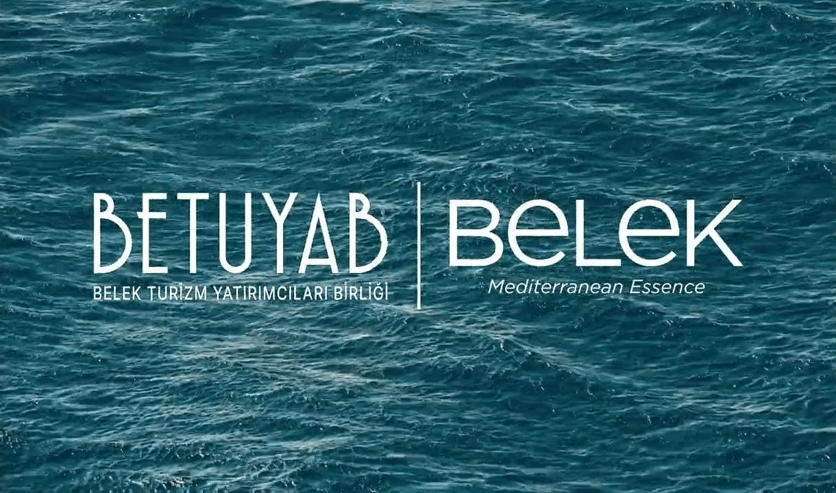 Koyu mavi deniz üzerinde BETUYAB Belek ve Mediterranean Essence kapak yazısı.
